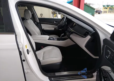 2015 Kia K900 Luxury z USA, uszkodzony, nr VIN KNALW4D41F6017215